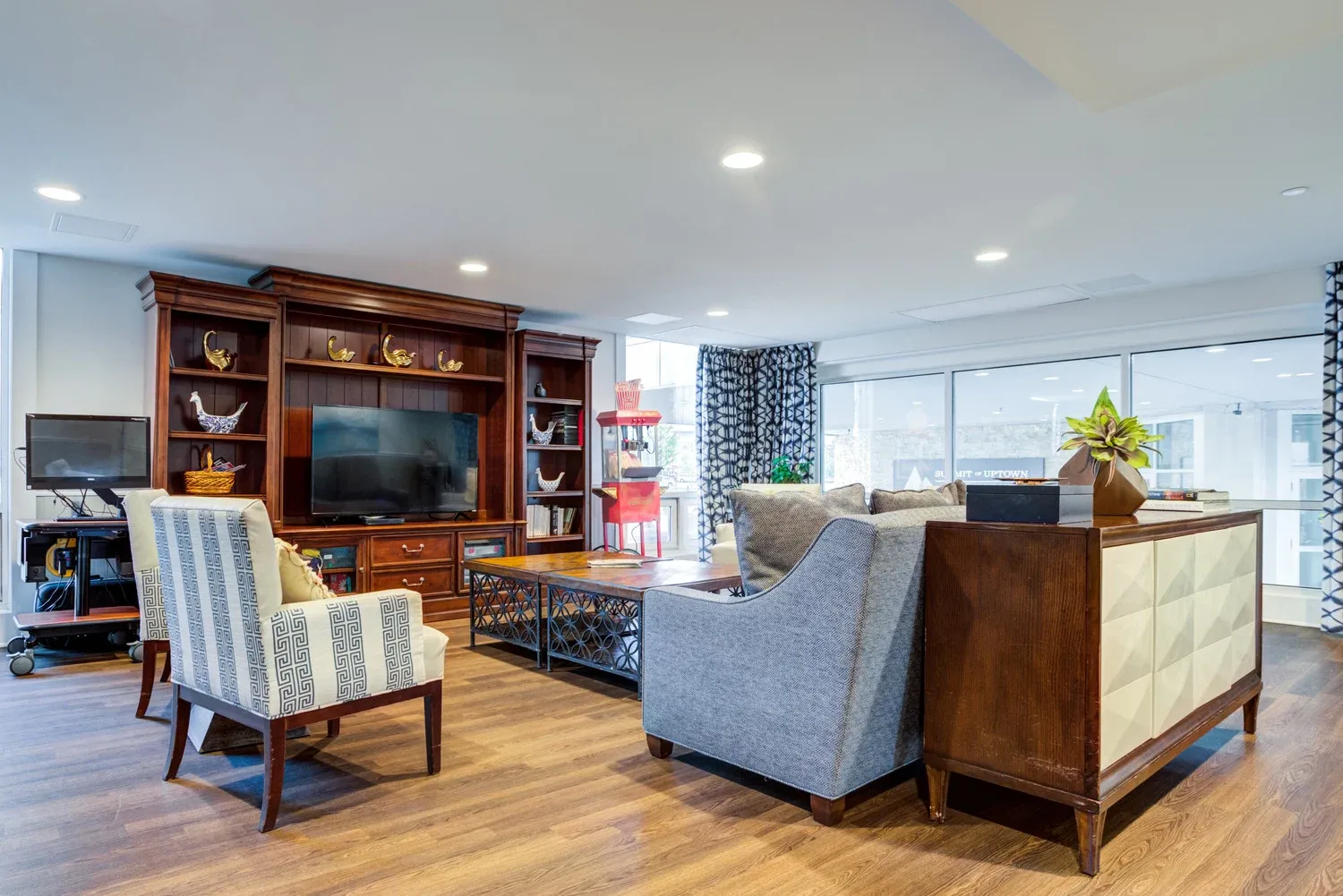 Summit of Uptown - Living Room
