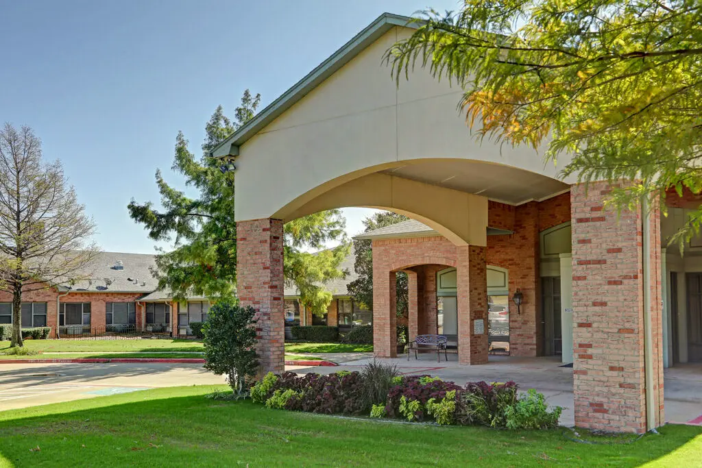 Parkwood Village Exterior in community, Parkwood Healthcare Community, Assisted Living in Bedford, TX